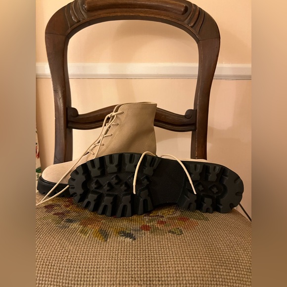 Jcrew Gwen lug sole lace up ankle boot in suede Size: 6.5 *New without tags* - Picture 10 of 15